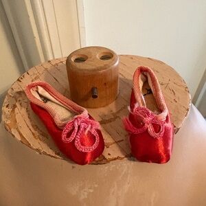 Capezio miniature toe shoes silk and leather